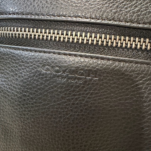 Coach Black Pebbled Leather Men's Sling Bag New With Tags - Picture 6 of 9